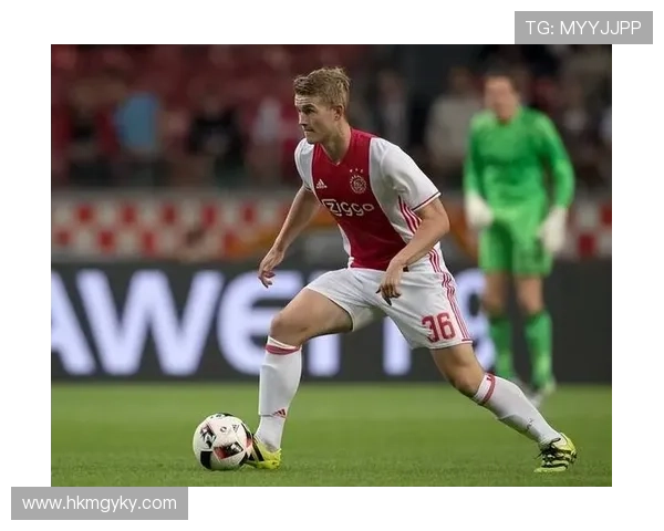 面对拜仁进攻群:乌加特的拦截与覆盖表现 面对拜仁进攻群:乌加特的拦截与覆盖表现